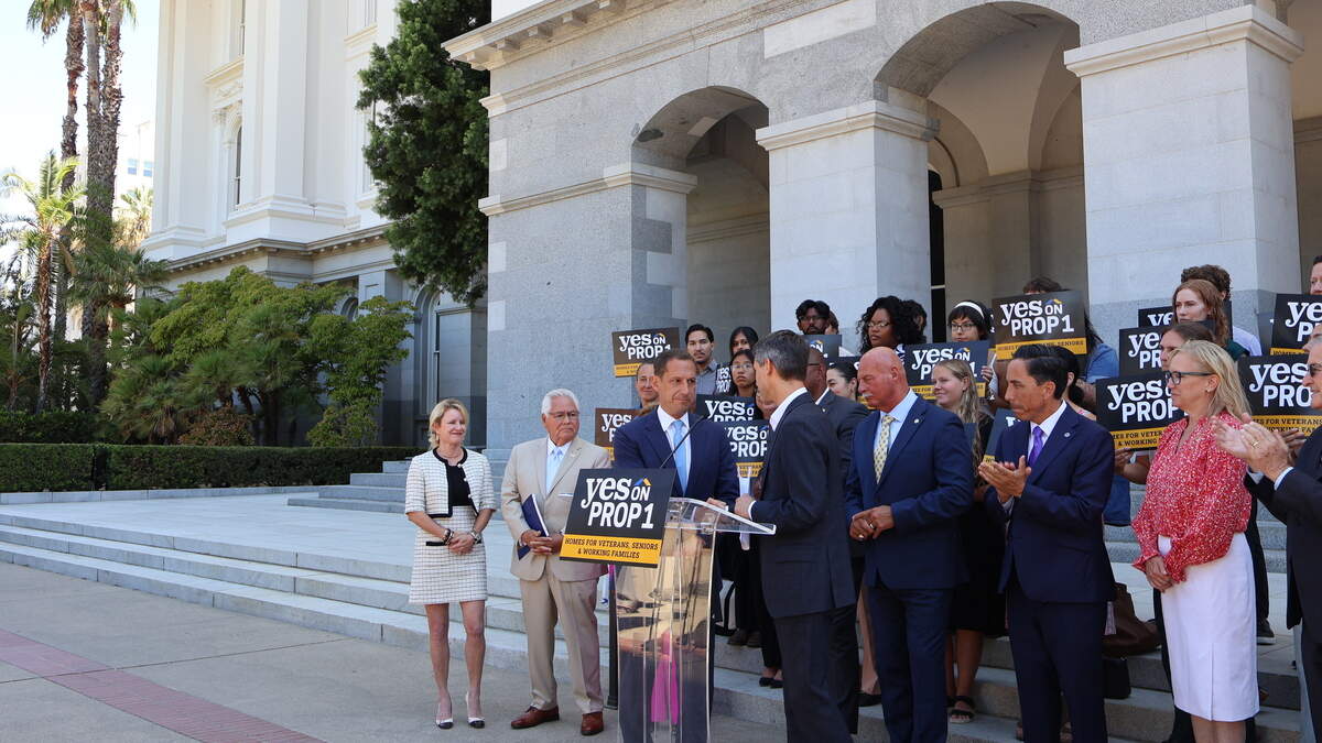 San Francisco Mayor Daniel Lurie shakes the hand of San Jose Mayor Matt Mahan during a Big City Mayors Coalition news conference Wednesday on the Capitol steps. San Francisco Mayor Daniel Lurie shakes the hand of San Jose Mayor Matt Mahan during a Big City Mayors Coalition news conference Wednesday on the Capitol steps.